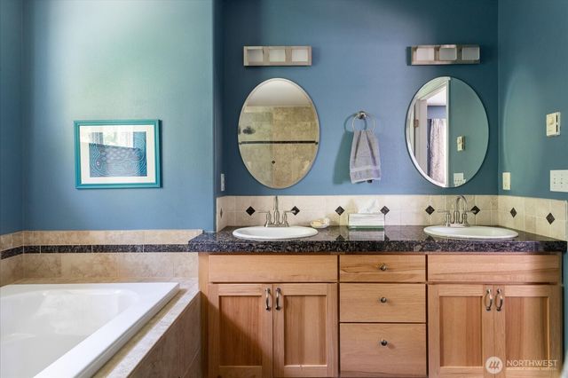 1796 Twin Oaks Lane, Freeland, WA 98249