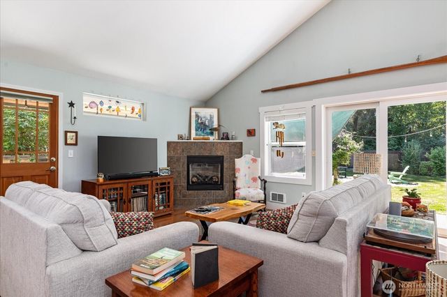 1796 Twin Oaks Lane, Freeland, WA 98249