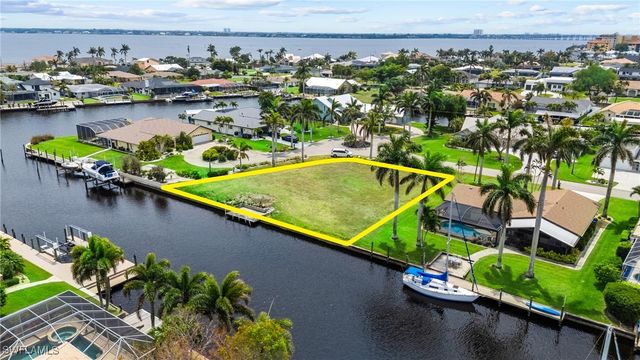 1939 SE 37th TER, Cape Coral, FL 33904