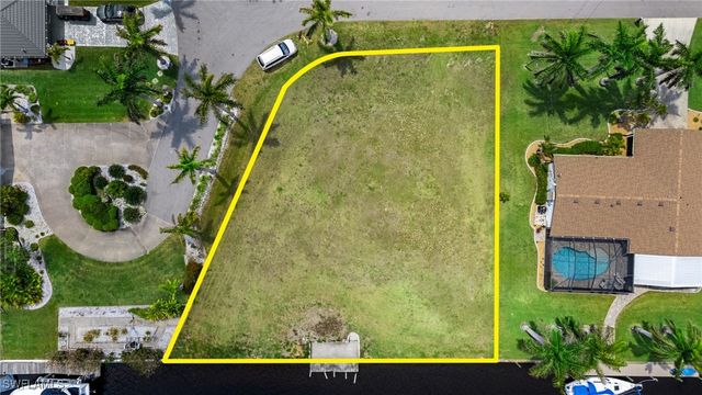 1939 SE 37th TER, Cape Coral, FL 33904