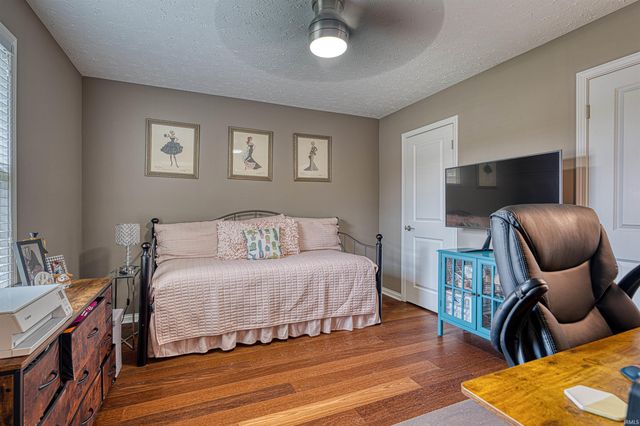 9940 Arbor Lake Drive, Newburgh, IN 47630