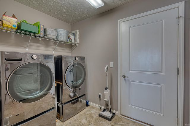 9940 Arbor Lake Drive, Newburgh, IN 47630