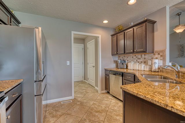 9940 Arbor Lake Drive, Newburgh, IN 47630