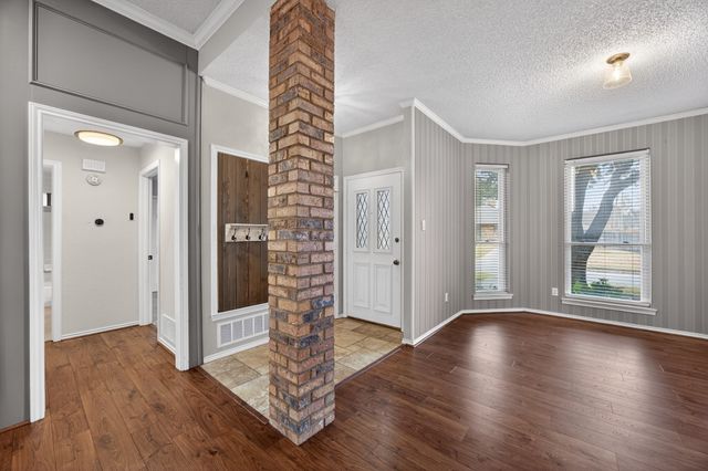 5528 Oak Branch Drive, Arlington, TX 76016