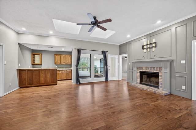 5528 Oak Branch Drive, Arlington, TX 76016