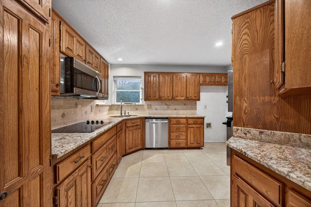 5528 Oak Branch Drive, Arlington, TX 76016