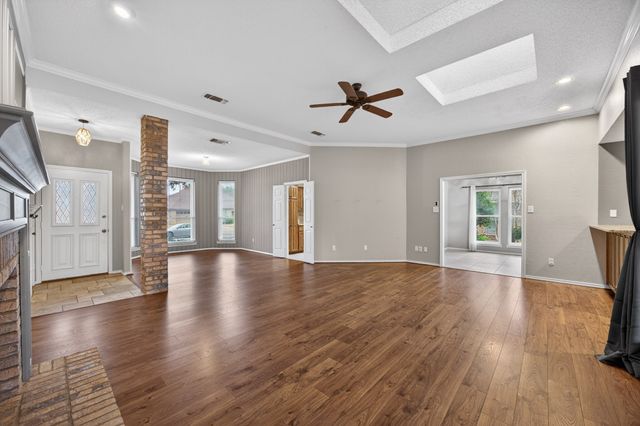 5528 Oak Branch Drive, Arlington, TX 76016