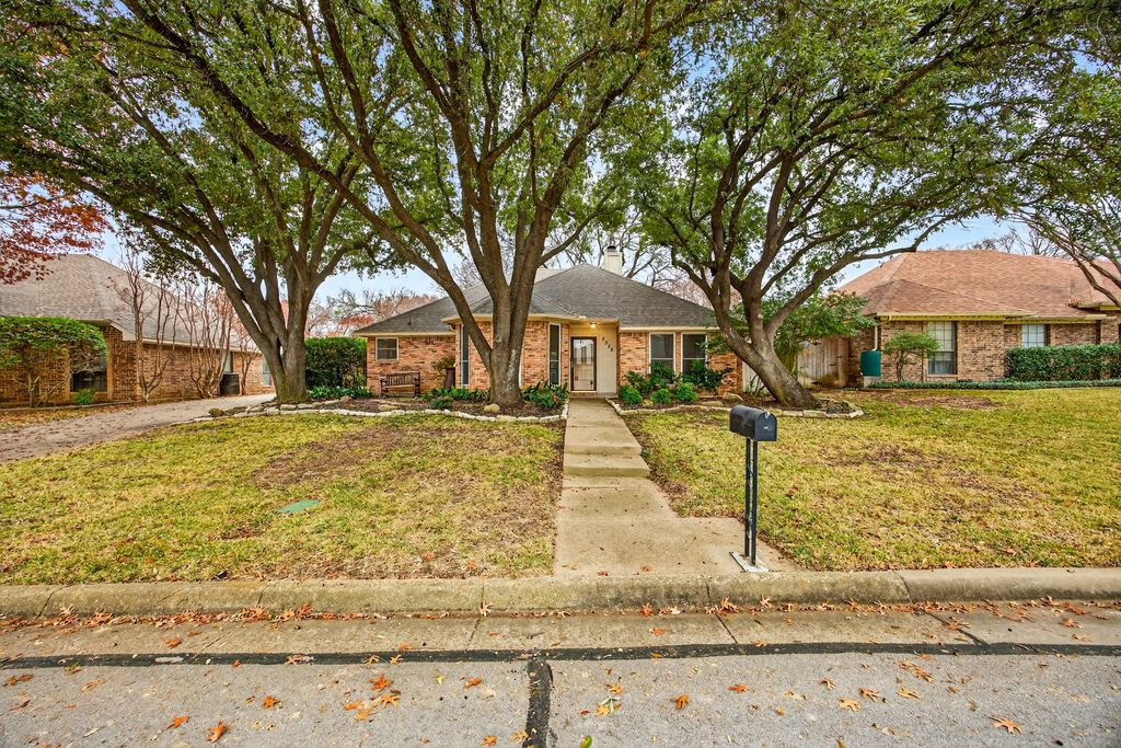 5528 Oak Branch Drive, Arlington, TX 76016