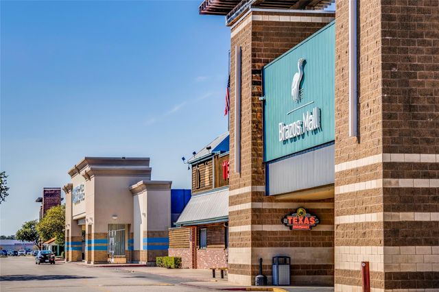 512 Robin Street, Angleton, TX 77515