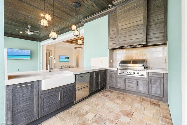 6348 Lyford Isle DR, Naples, FL 34113