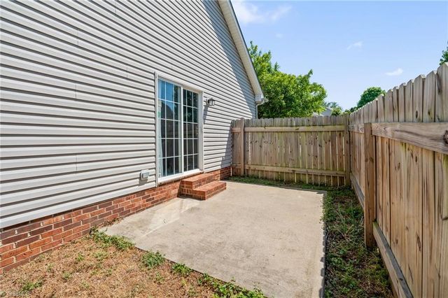 300 Cedar Ridge Circle, Winston-salem, NC 27127