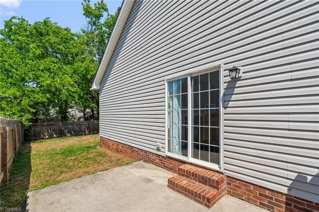 300 Cedar Ridge Circle, Winston-salem, NC 27127