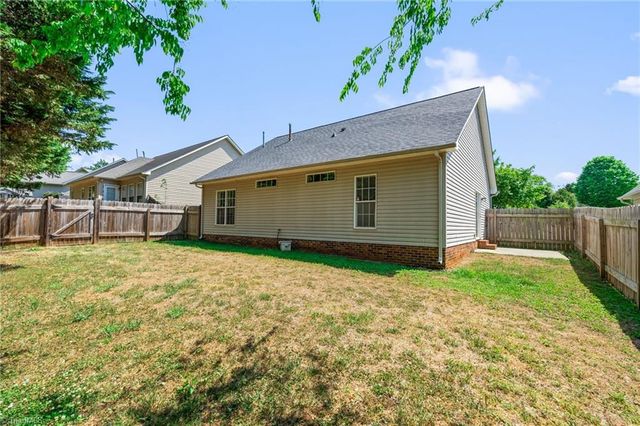 300 Cedar Ridge Circle, Winston-salem, NC 27127