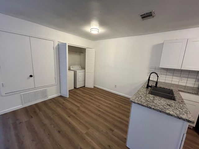 1118 Brookswood Ave E B, Austin, TX 78721