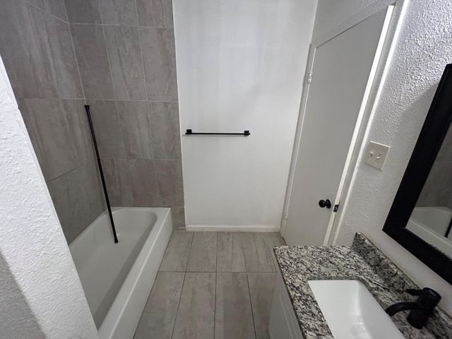 1118 Brookswood Ave E B, Austin, TX 78721