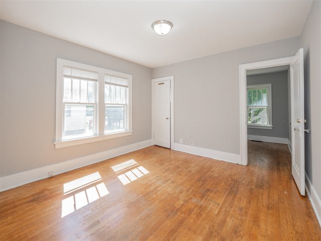 2127 W Main Street, Kalamazoo, MI 49006