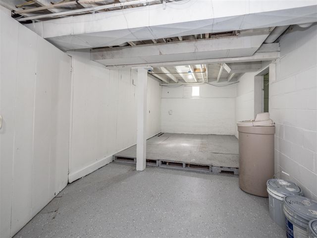 2127 W Main Street, Kalamazoo, MI 49006
