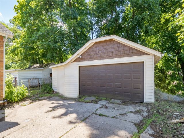 2127 W Main Street, Kalamazoo, MI 49006