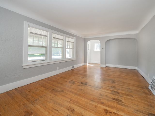 2127 W Main Street, Kalamazoo, MI 49006