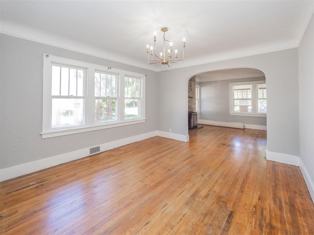 2127 W Main Street, Kalamazoo, MI 49006