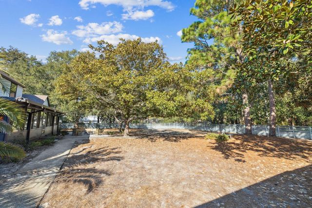 1525 W Hewett Road, Santa Rosa Beach, FL 32459