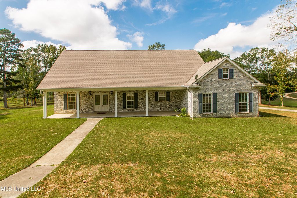 29 E Twin Oaks Lane, Carriere, MS 39426