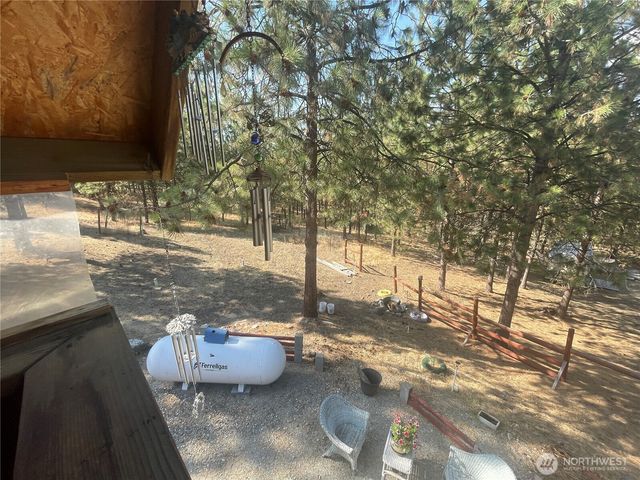 12 Caribou Road, Tonasket, WA 98855