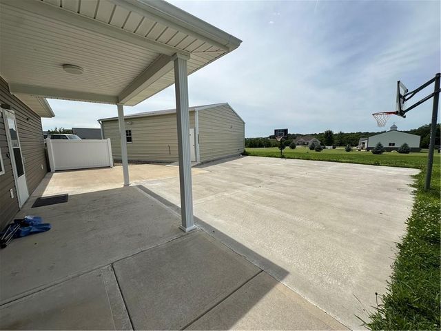 27728 245th Street, Maryville, MO 64468