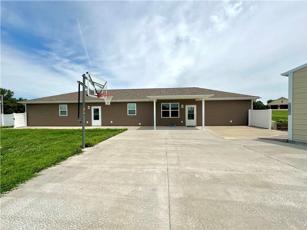 27728 245th Street, Maryville, MO 64468