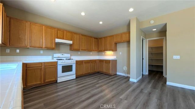 9053 Calico Court, Oak Hills, CA 92344