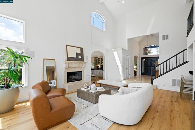 78 Scenic Dr, Orinda, CA 94563