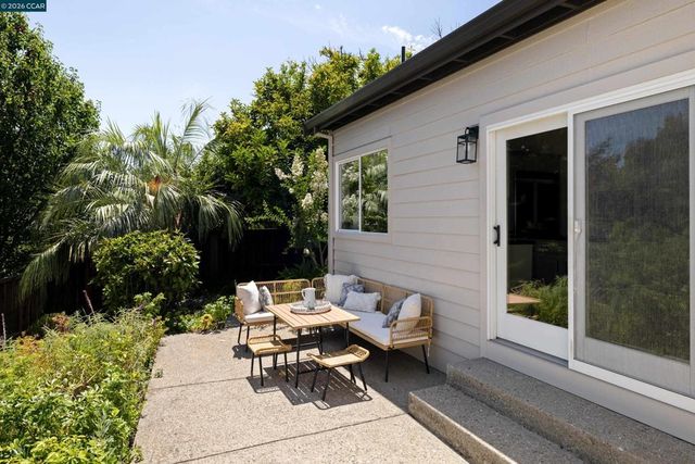 78 Scenic Dr, Orinda, CA 94563