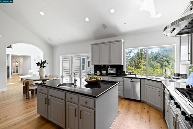 78 Scenic Dr, Orinda, CA 94563