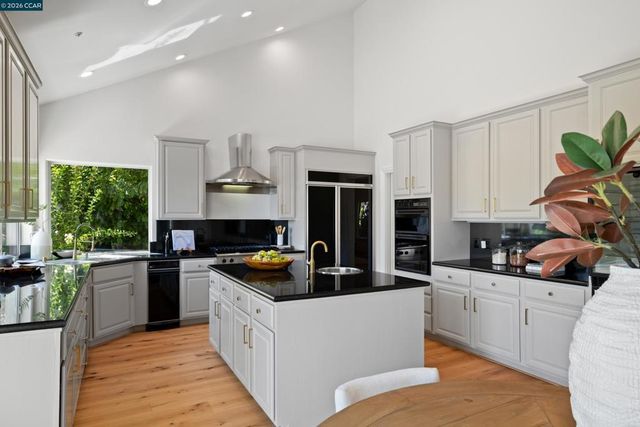 78 Scenic Dr, Orinda, CA 94563