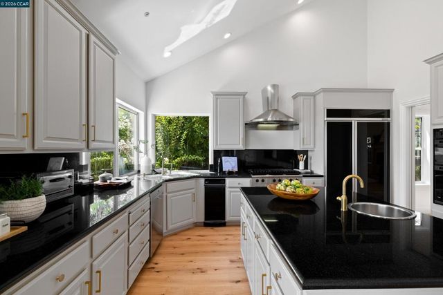 78 Scenic Dr, Orinda, CA 94563