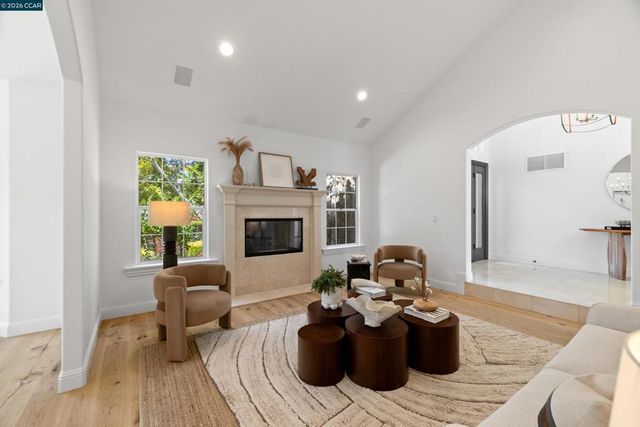 78 Scenic Dr, Orinda, CA 94563