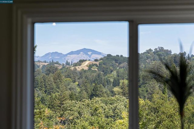 78 Scenic Dr, Orinda, CA 94563