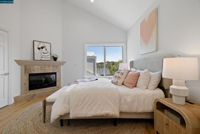 78 Scenic Dr, Orinda, CA 94563