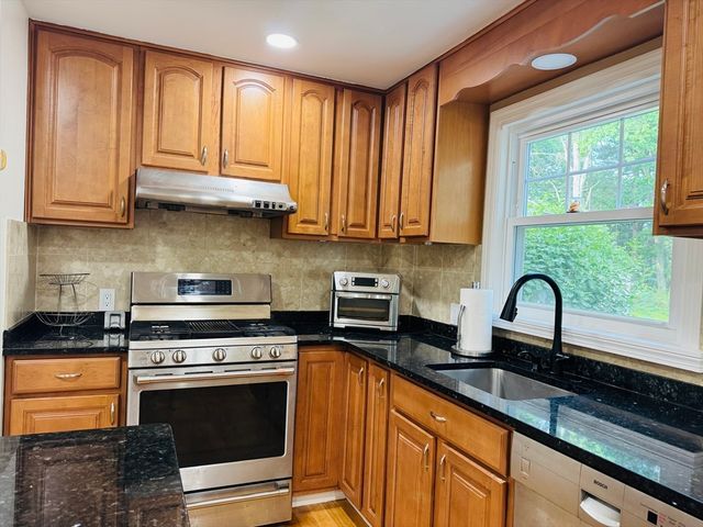 86 Wood End Lane, Medfield, MA 02052