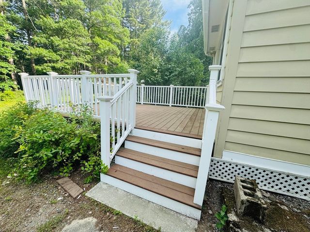 86 Wood End Lane, Medfield, MA 02052
