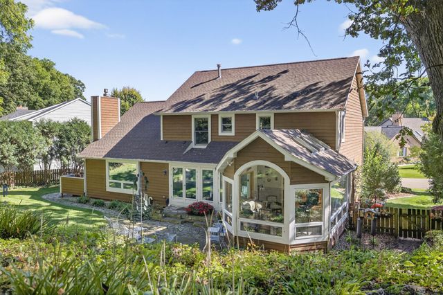 1329 Woodland Drive SW, Rochester, MN 55902