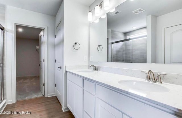 4707 Golden Eagle Dr, Louisville, KY 40245