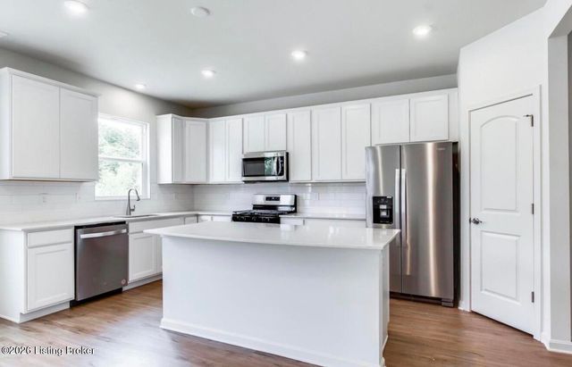 4707 Golden Eagle Dr, Louisville, KY 40245