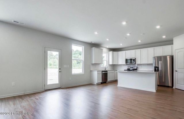 4707 Golden Eagle Dr, Louisville, KY 40245