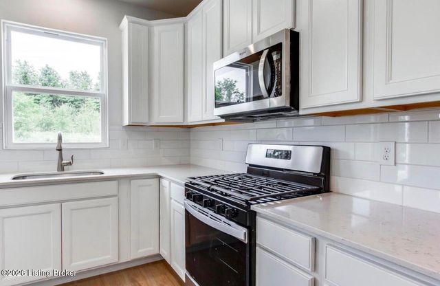 4707 Golden Eagle Dr, Louisville, KY 40245