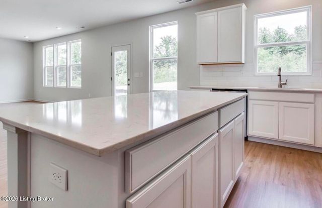 4707 Golden Eagle Dr, Louisville, KY 40245
