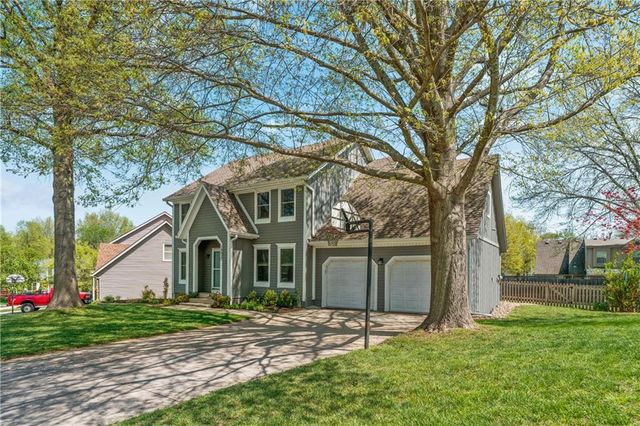 14827 S Navaho Drive, Olathe, KS 66062
