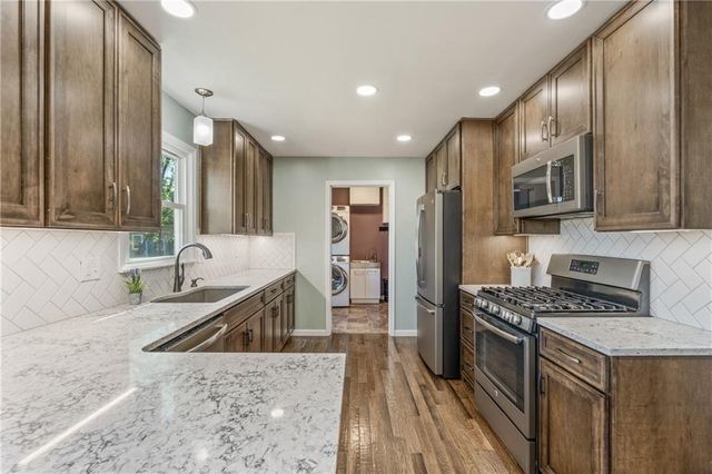 14827 S Navaho Drive, Olathe, KS 66062