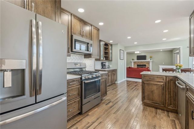 14827 S Navaho Drive, Olathe, KS 66062