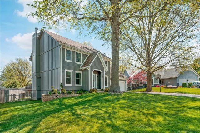 14827 S Navaho Drive, Olathe, KS 66062